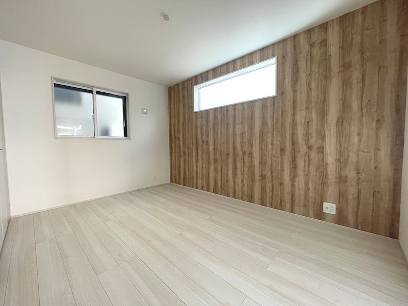 6.37帖の洋室 飲み物をこぼしてもサッと拭くだけで掃除ができ浸み込む心配もありません 私部4丁目BloomingGarden限定1邸新築分譲住宅 その他