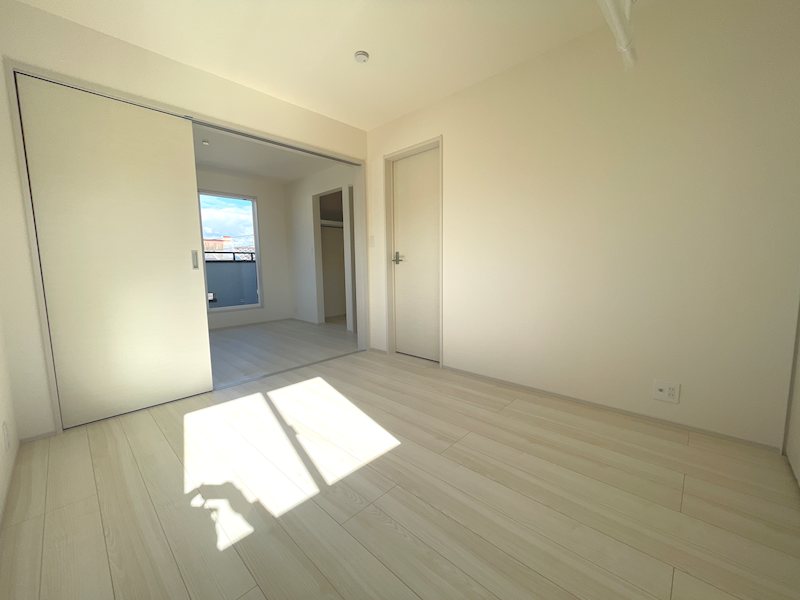 5.25帖の洋室 奥の部屋と併せて使うこともできます 私部4丁目BloomingGarden限定1邸新築分譲住宅 その他