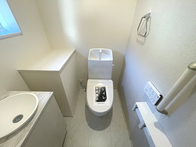 2階の温水洗浄暖房便座トイレ 手洗場もあります 私部4丁目BloomingGarden限定1邸新築分譲住宅 その他