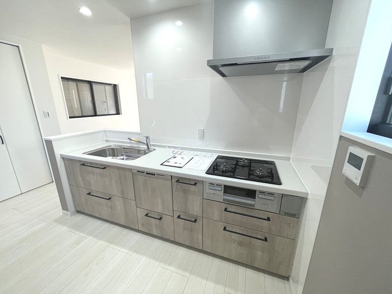 食器洗浄機付対面式キッチンで家族とのコミュニケーションがとれますね 茄子作北町限定1邸新築分譲住宅 その他