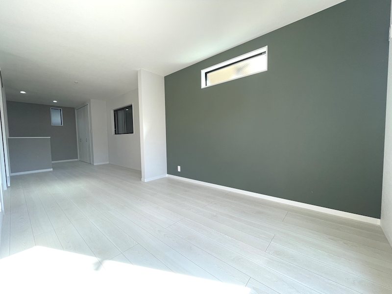 南側から採光がある18.8帖のリビング 茄子作北町限定1邸新築分譲住宅 その他