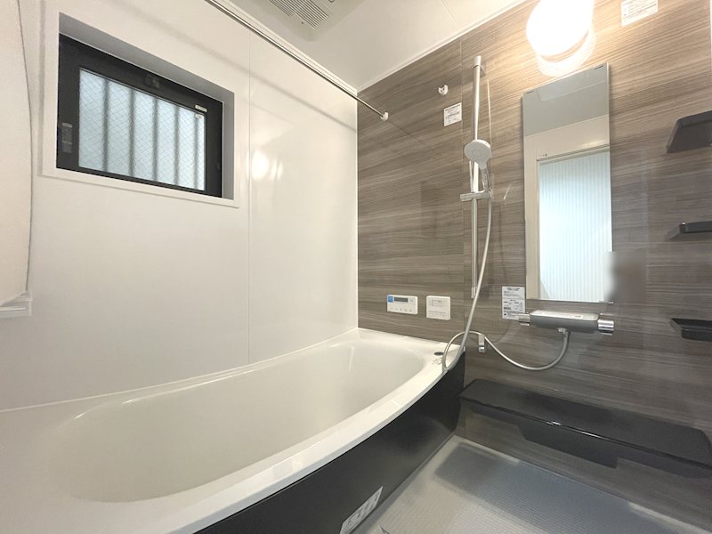ボタン一つで決まった湯量と温度でお風呂が沸き、いつでも暖かいお風呂に入ってリラックスできます 茄子作北町限定1邸新築分譲住宅 その他