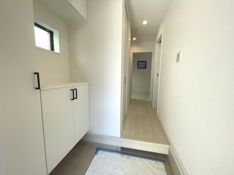 明るい玄関で家族を迎え入れてくれます 茄子作北町限定1邸新築分譲住宅 その他