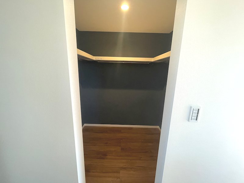 ウォークインクローゼットで高い収納力を誇り、鞄や掃除機など大きい荷物も収納することができます 茄子作北町限定1邸新築分譲住宅 その他