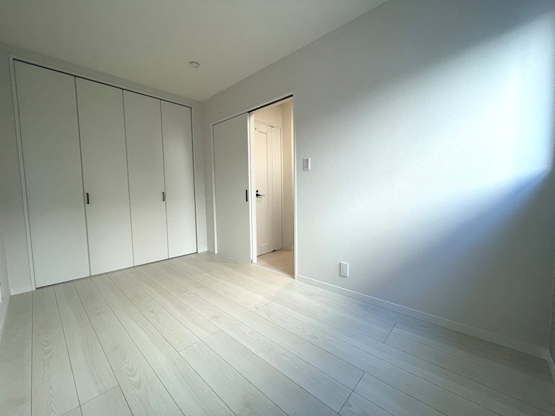 6.2帖の洋室 飲み物をこぼしてもサッと拭くだけで掃除ができ浸み込む心配もありません 茄子作北町限定1邸新築分譲住宅 その他