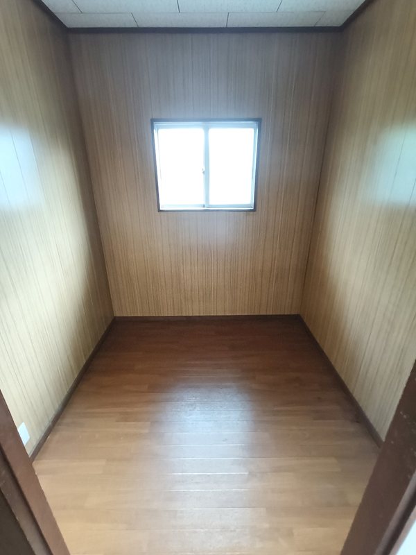 高槻市日吉台七番町　中古一戸建 内観写真（収納）