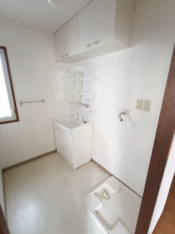 高槻市日吉台七番町　中古一戸建 内観写真（洗面台・洗面所）