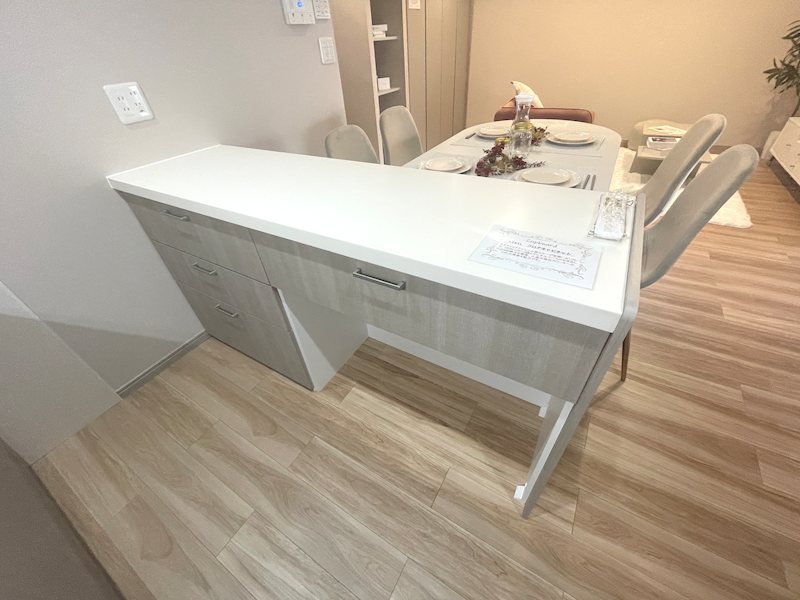 カップボードがあることで、家電製品を配置でき、家事がはかどります 枚方淀川公園スカイハイツ その他