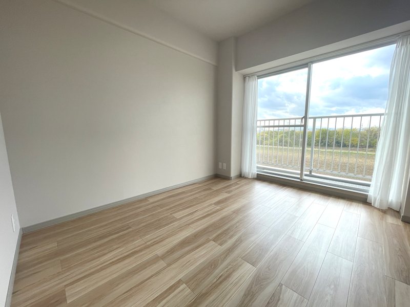 約5.4帖の洋室 お子様部屋にいかがですか 枚方淀川公園スカイハイツ その他