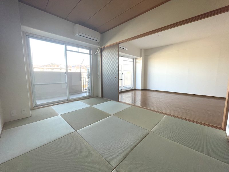 リビングの横に和室があり、すぐにゆっくりすることができます フルレ交野 その他