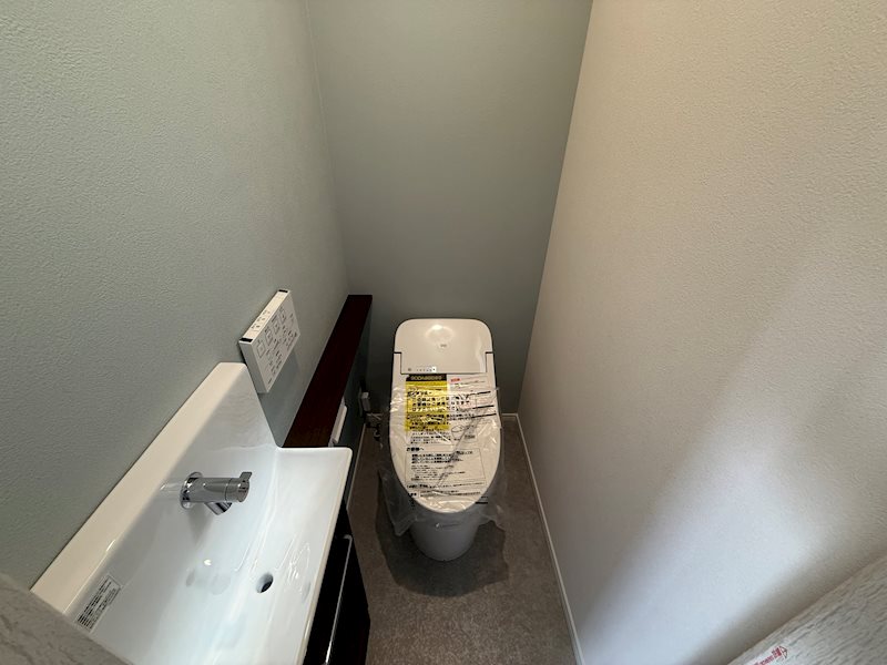 おしゃれなタンクレストイレ♪1・2階にトイレあり♪ SUMIKA 高槻市柱本6丁目 その他