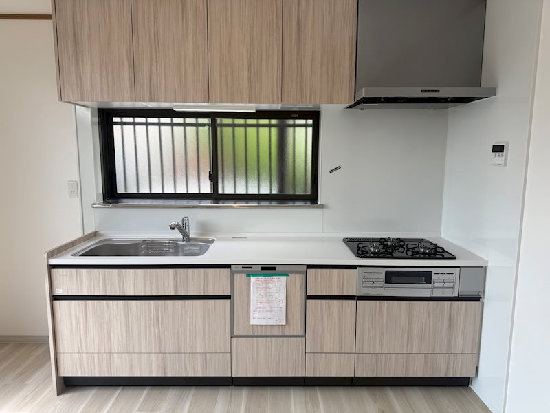 食器洗い乾燥機を標準装備。面倒な後片付けは機械に任せて、食後はゆっくり家族団らんを愉しみましょう♪ 茨木市西福井1丁目 中古一戸建 その他