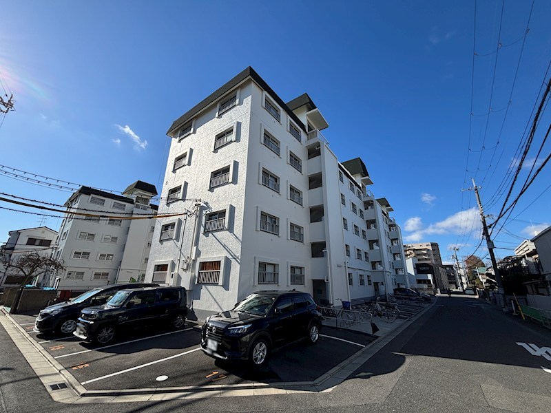 マンション沢良宜B棟  外観写真