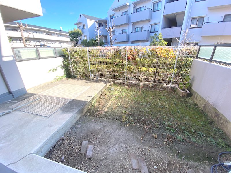 南向きの明るい専用庭 ひらかた北山アミタス2号棟 その他