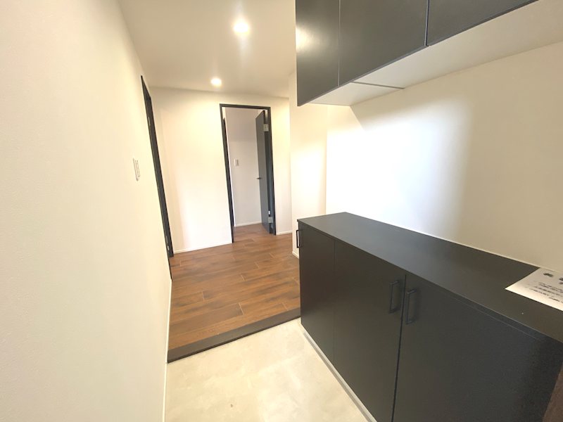 下駄箱も新調交換、玄関ホール ひらかた北山アミタス2号棟 その他