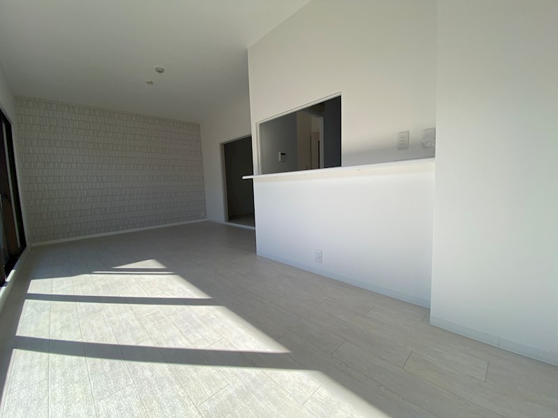 南側から採光のある明るいLDK16帖、床フローリング、壁天井クロス貼替 ひらかた北山アミタス9号棟 その他