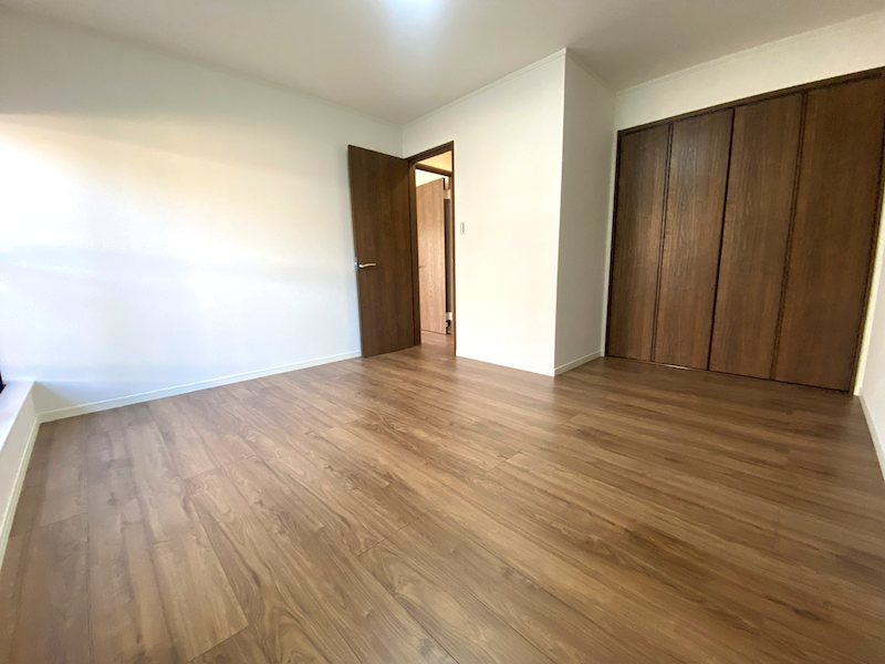 東向きバルコニーに面した洋室約7帖の洋室 東船橋2丁目一戸建(再生住宅) その他