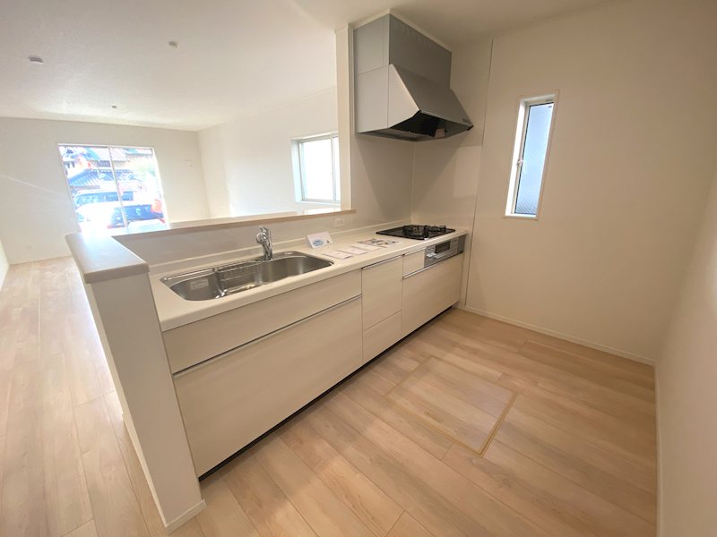 リビング全体を見渡せる対面キッチン その他