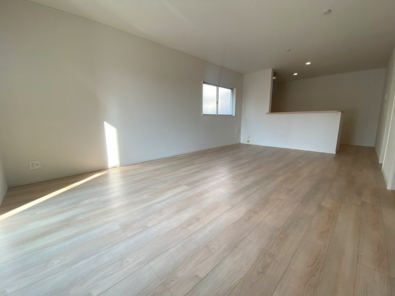 南西向きの明るいLDK18帖 使い勝手の良いカウンター設置 その他