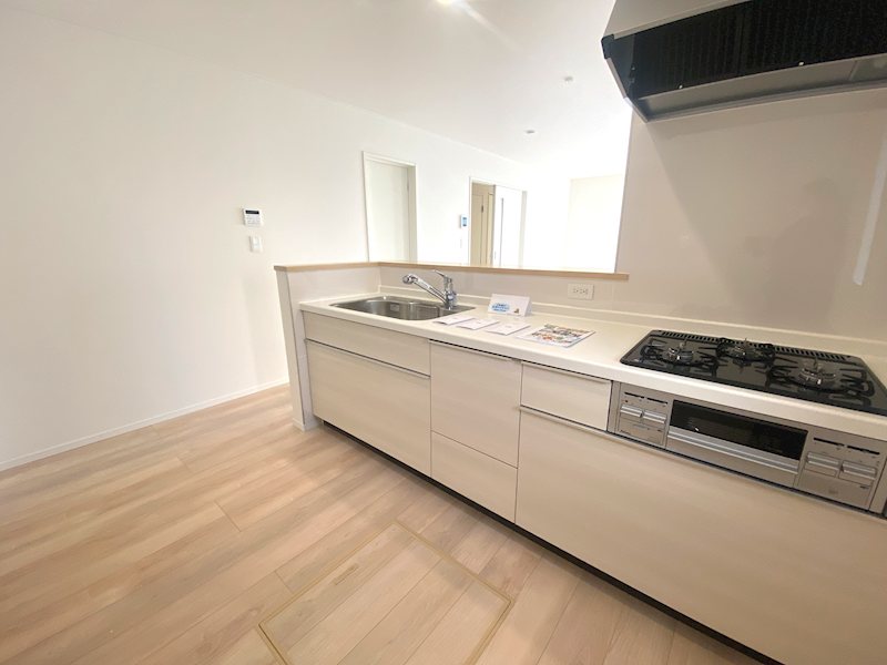 リビング全体を見渡せる対面キッチン その他