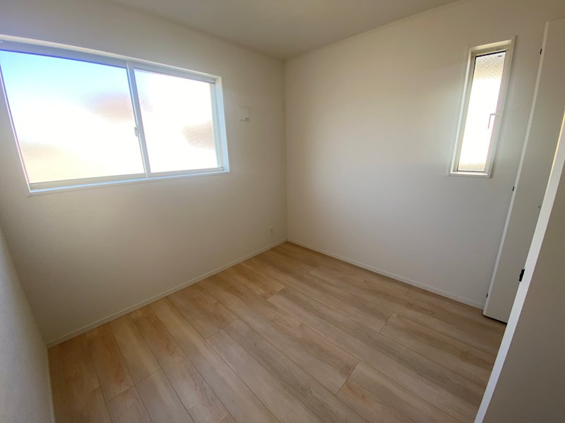 5帖の洋室 お子様のお部屋や趣味のお部屋にいかがですか その他