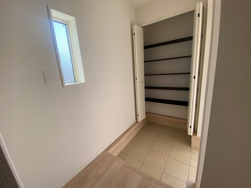 明るい玄関で家族を迎え入れてくれます その他