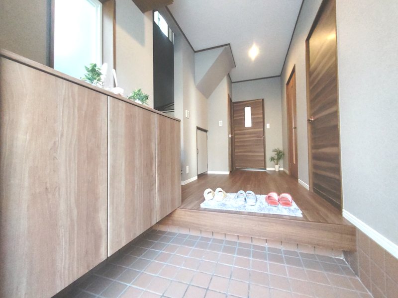 下駄箱新調交換、広々玄関ホール 妙見坂2丁目一戸建(再生住宅) その他