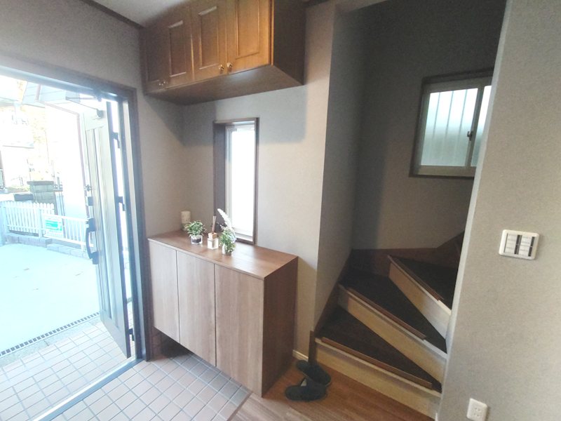 下駄箱新調交換、広々玄関ホール 妙見坂2丁目一戸建(再生住宅) その他