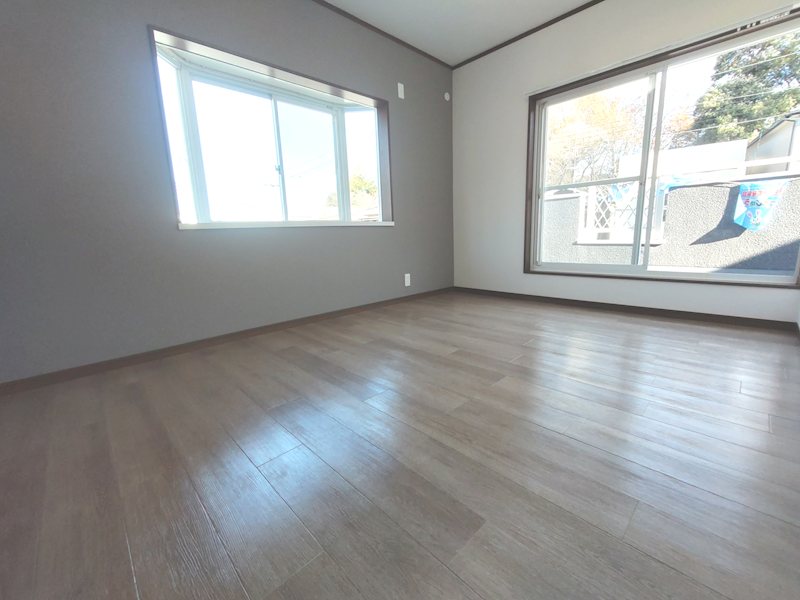 東側バルコニーに面した明るい洋室6帖、お子様部屋、書斎、ご趣味の部屋にいかがですか 妙見坂2丁目一戸建(再生住宅) その他