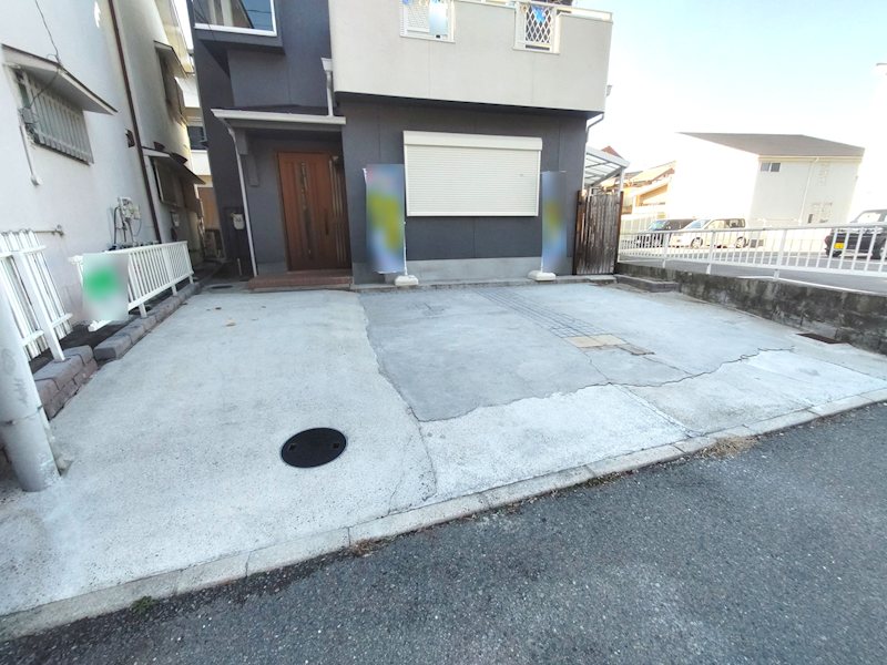 3台駐車可(車種による)の広々駐車スペース 妙見坂2丁目一戸建(再生住宅) その他