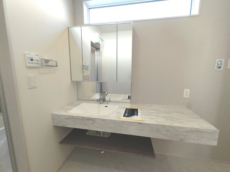支度をスムーズにワイドサイズオープンサニタリー採用 渚東町全2棟新築分譲地内1号棟 その他