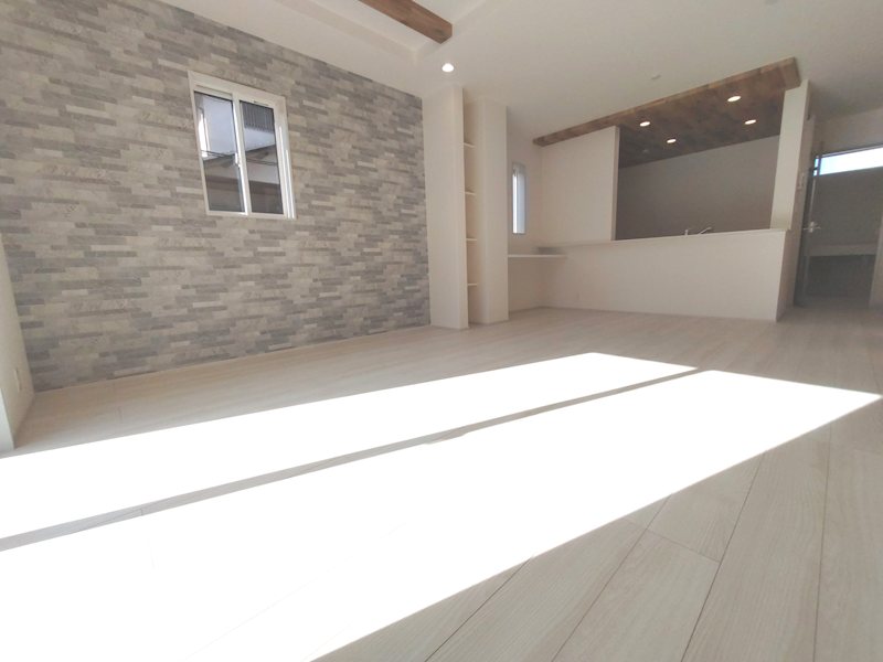 南側と西側から採光のある明るいLDK広々19帖 渚東町全2棟新築分譲地内1号棟 その他