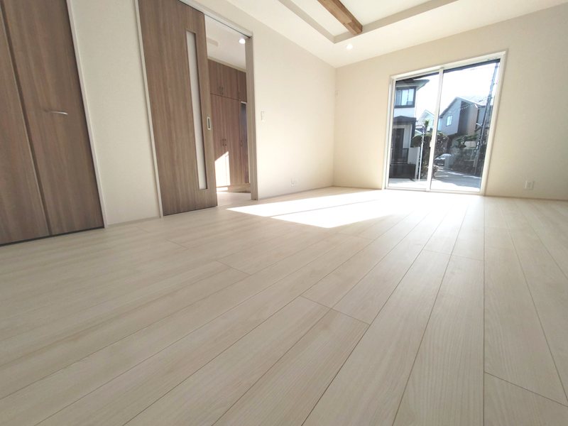 南側と西側から採光のある明るいLDK広々19帖 渚東町全2棟新築分譲地内1号棟 その他