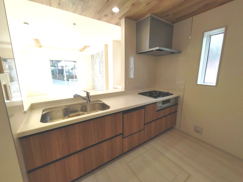 家族とのコミュニケーションに食洗器付対面式システムキッチン 渚東町全2棟新築分譲地内1号棟 その他