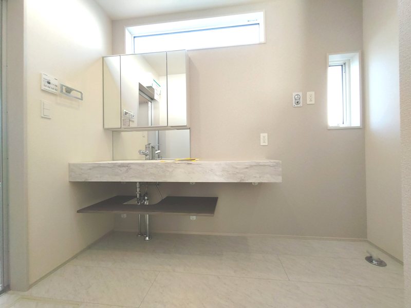 支度をスムーズにワイドサイズオープンサニタリー採用 渚東町全2棟新築分譲地内1号棟 その他