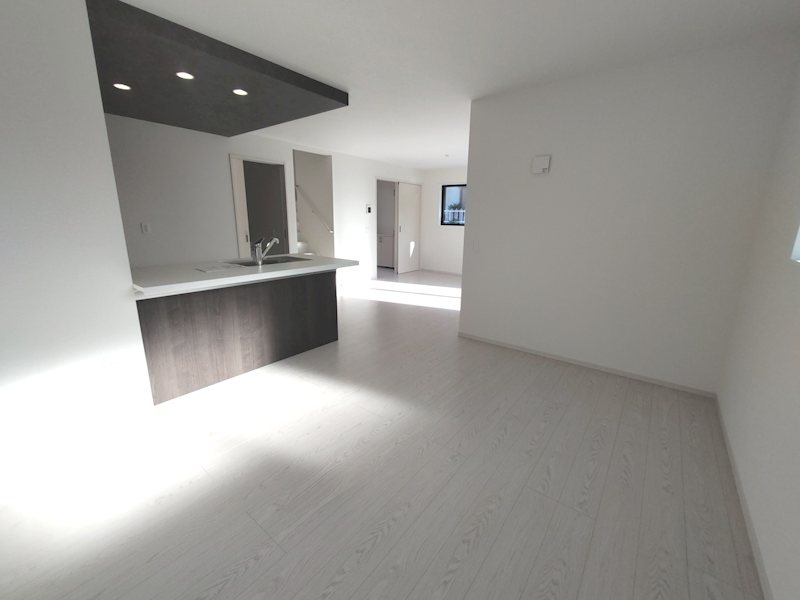 南側から採光のある明るいLDK19帖 香里園桜木町限定1邸新築分譲住宅 その他