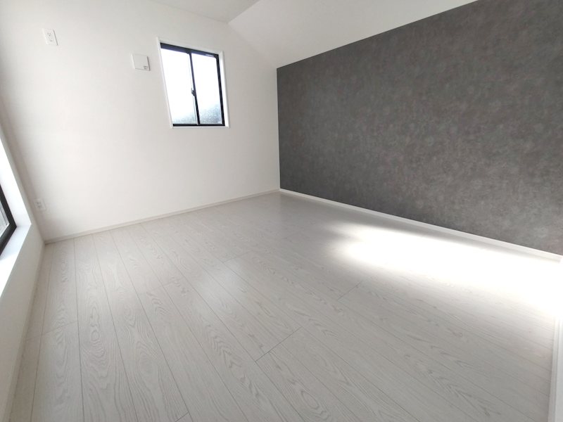 南向きバルコニーに面したウォークインクロゼット付の明るい洋室7.2帖、主寝室にいかがですか 香里園桜木町限定1邸新築分譲住宅 その他