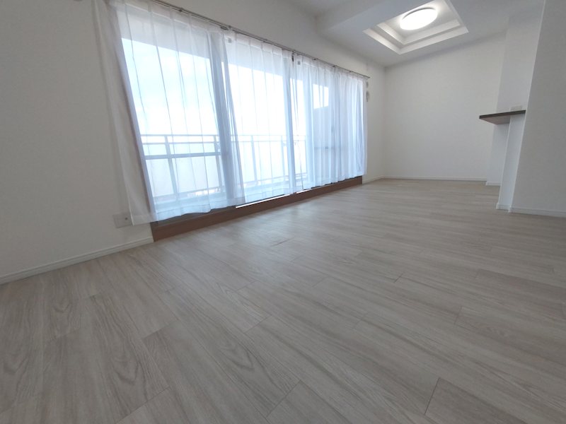 床フローリング、壁天井クロス貼替、広々開口部で明るいLDK リバティパーク枚方F棟 その他