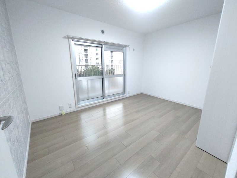 6帖の洋室 お子様部屋にいかがですか 藤阪ハイツD6号棟 その他