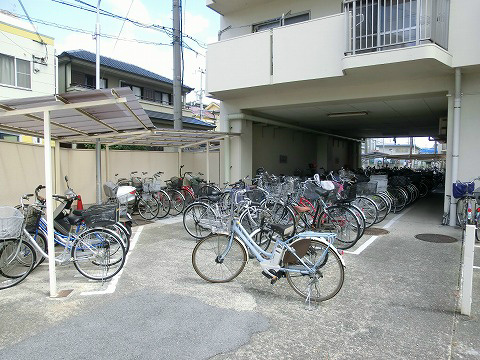 メガロコープ茨木    共用部写真（駐車場）