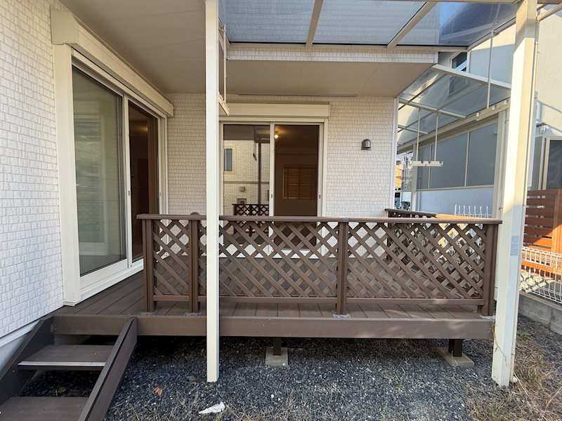 南側にウッドデッキがあります♪ 箕面市森町中二丁目 中古一戸建 その他