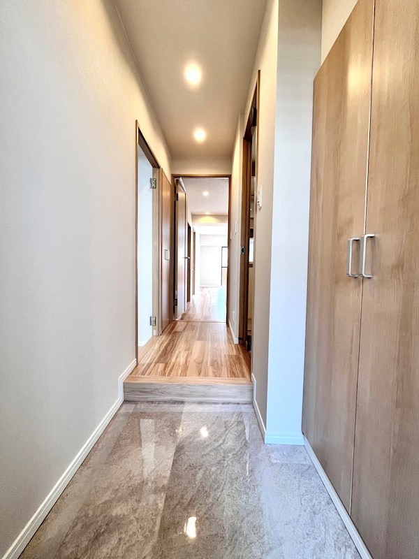 玄関右側にはシューズボックスがあります♪ 白川高層住宅8号棟 その他