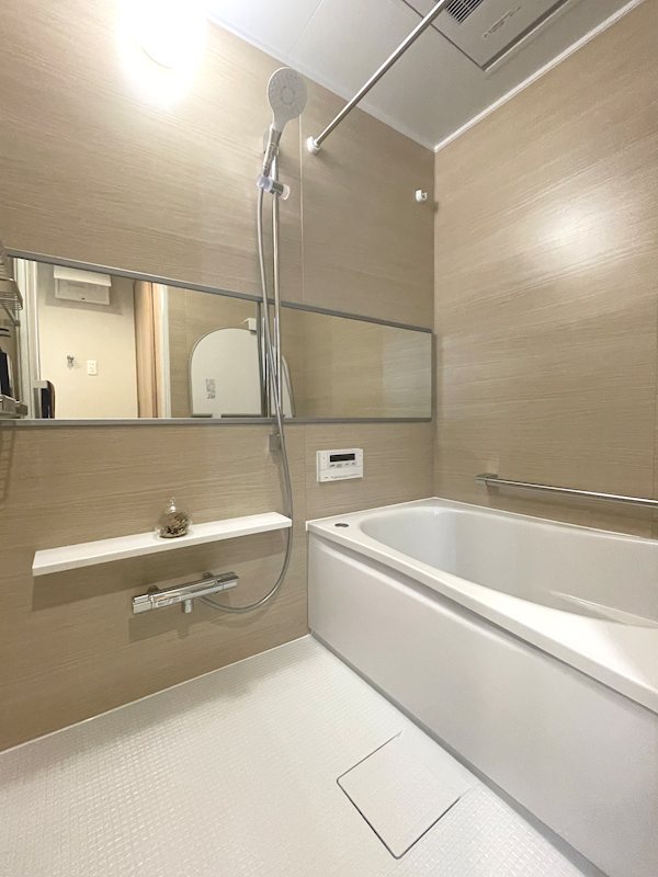 ボタン一つで決まった湯量と温度でお風呂が沸き、いつでも暖かいお風呂に入ってリラックスできます 香里ケ丘ガーデンハイツ その他