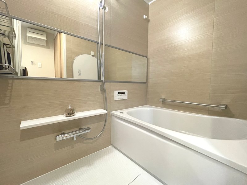 ボタン一つで決まった湯量と温度でお風呂が沸き、いつでも暖かいお風呂に入ってリラックスできます 香里ケ丘ガーデンハイツ その他
