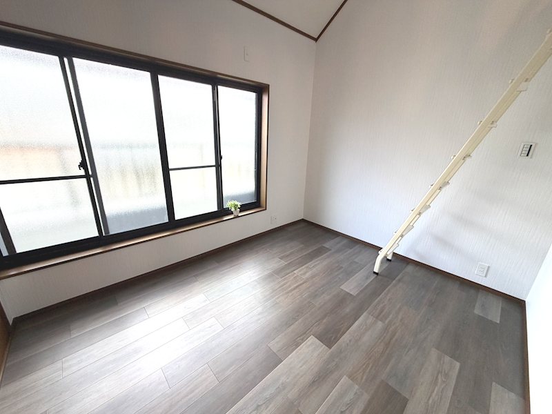 ロフト付洋室5.4帖 渚栄町一戸建 (再生住宅) その他