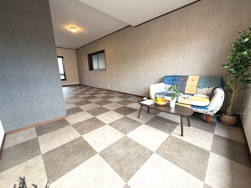 北側・南側にバルコニーがある明るいLDK16.3帖 渚栄町一戸建 (再生住宅) その他