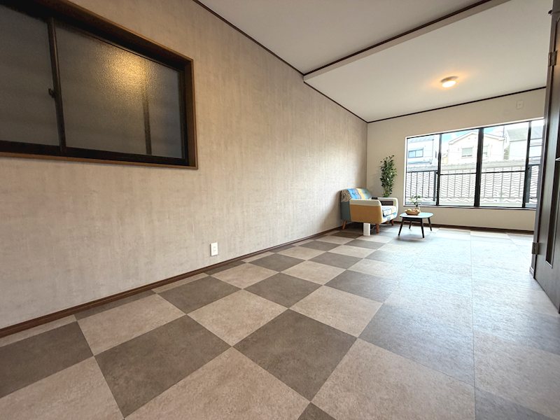 北側・南側にバルコニーがある明るいLDK16.3帖 渚栄町一戸建 (再生住宅) その他