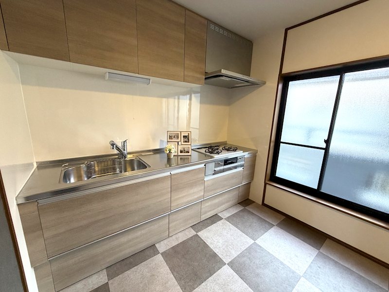 システムキッチン新調済みで料理が快適な設備 渚栄町一戸建 (再生住宅) その他