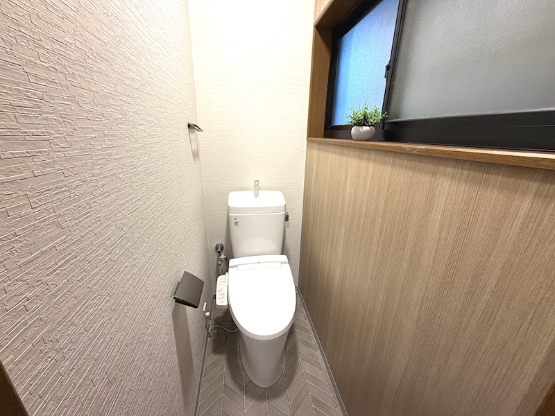 トイレ新調 渚栄町一戸建 (再生住宅) その他