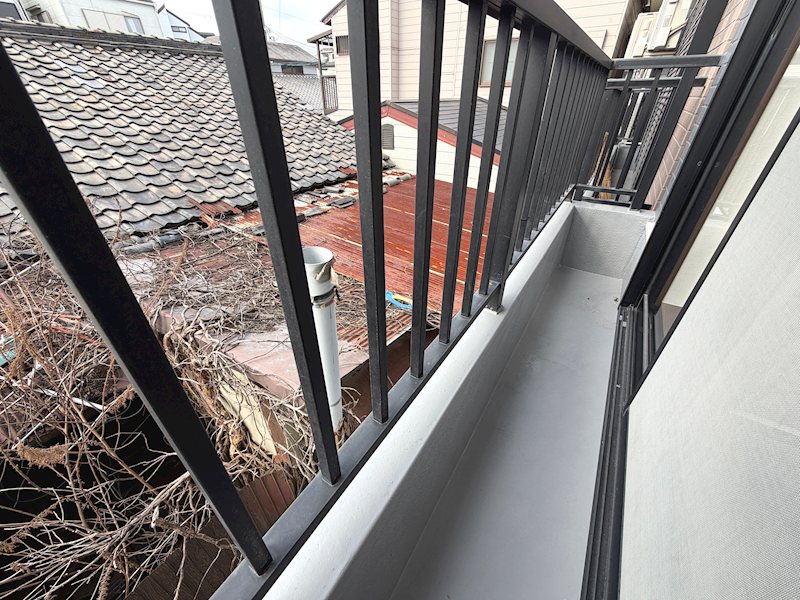 2階リビングに面した南側バルコニー 渚栄町一戸建 (再生住宅) その他